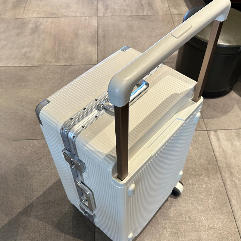 새로운 28인치 와이드 핸들 대용량 무소음 다방향 회전 - Spinner Wheel Rolling Suitcase 20 Inch 리뷰 및 가격
